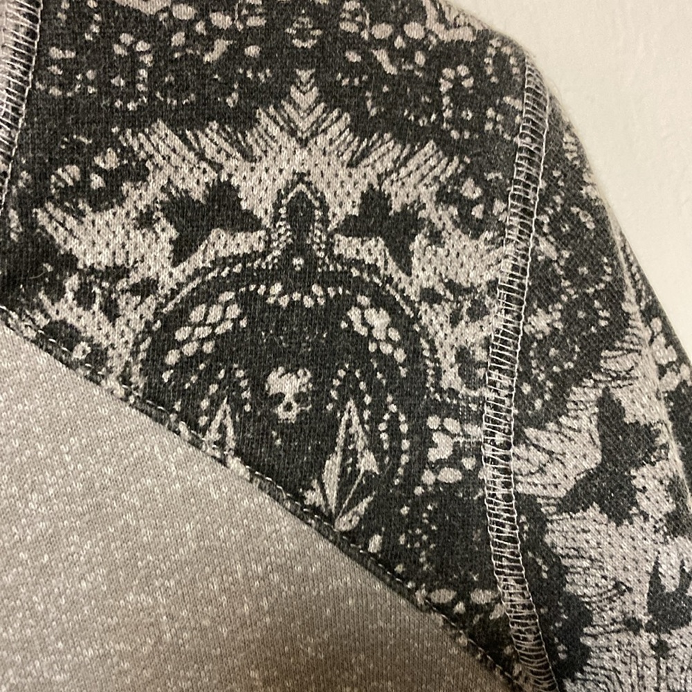 3/$20 bundle and save… 
Cute pullover large - Picture 11 of 11